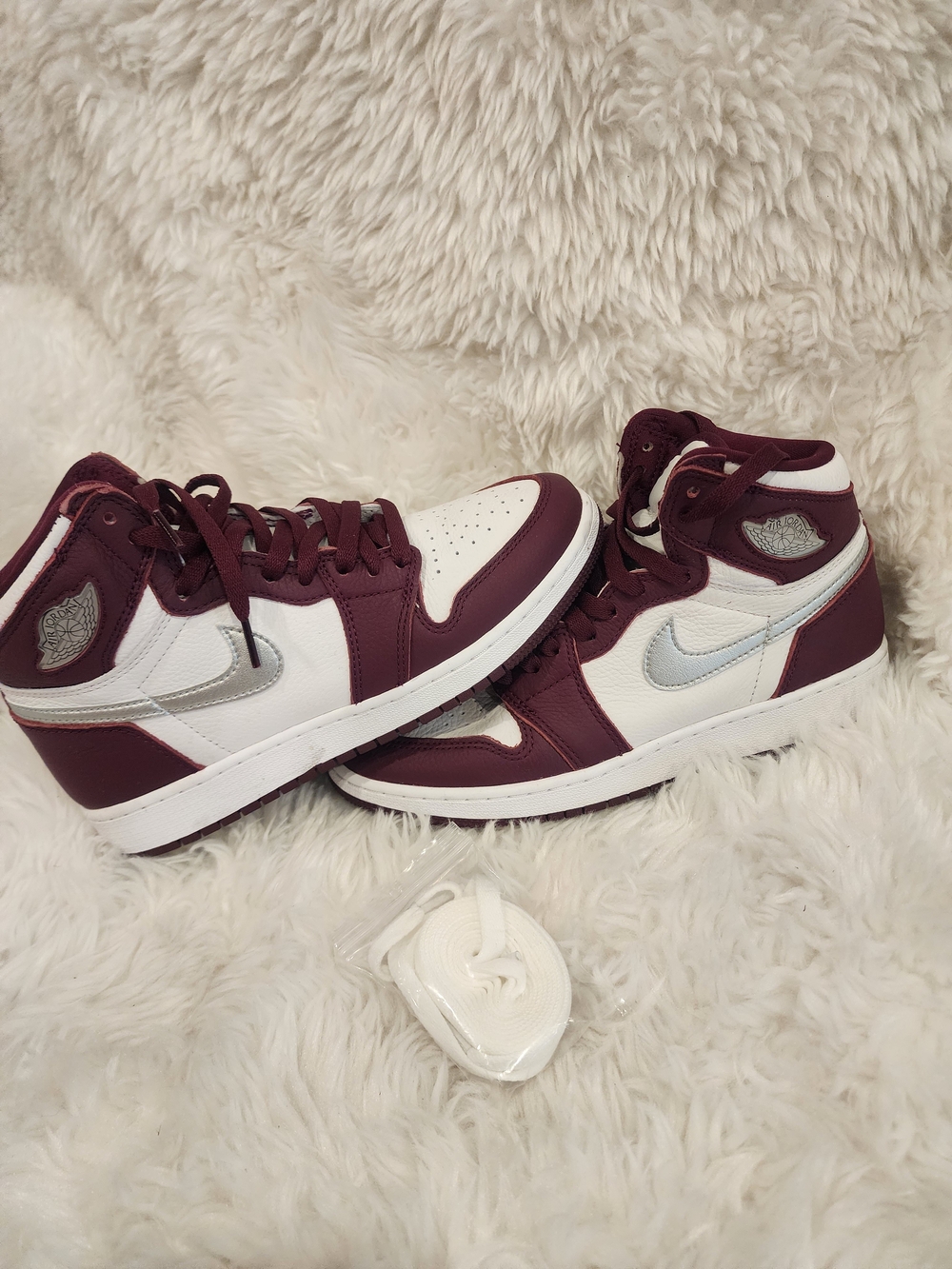 Women's High-Top Sneakers in Maroon and White - Classic Athletic Style